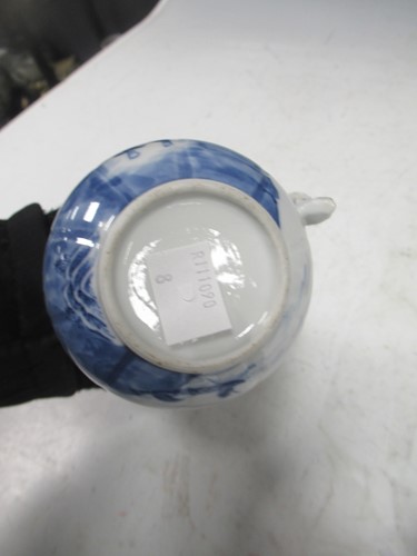 Lot 1 - A collection of Chinese blue and white tea...