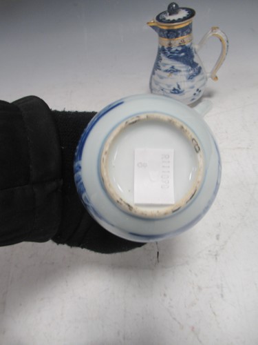 Lot 1 - A collection of Chinese blue and white tea...