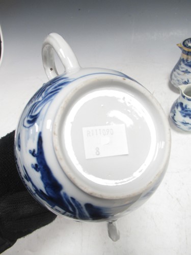 Lot 1 - A collection of Chinese blue and white tea...