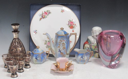 Lot 117 - Decorative china and glass including a Murano...
