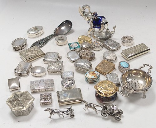 Lot 360 - A collection of modern silver pill boxes,...