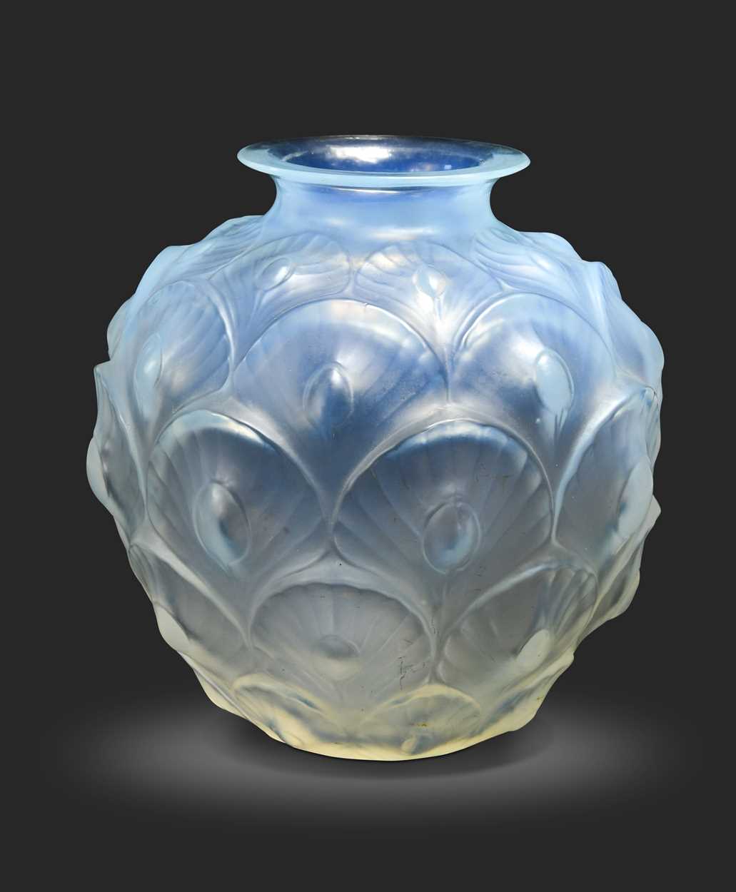 Lot 4 - Les Plumes, a Sabino frosted opalescent glass vase, circa 1930
