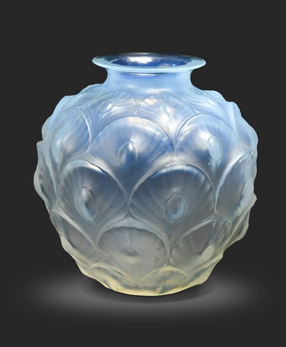 Lot 4 - Les Plumes, a Sabino frosted opalescent glass vase, circa 1930