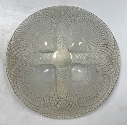 Lot 5 - Coquilles, an R. Lalique opalescent and polished glass bowl