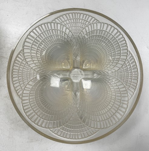 Lot 5 - Coquilles, an R. Lalique opalescent and polished glass bowl