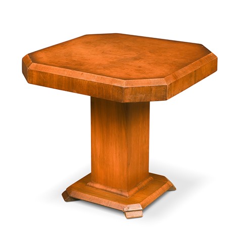 Lot 224 - An Art Deco walnut occasional table