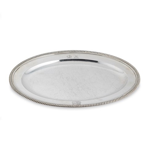 Lot 452 - A George III silver platter