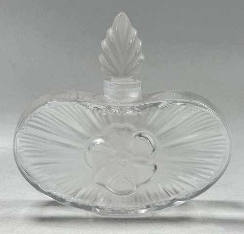 Lot 8 - A small collection of modern Lalique glass