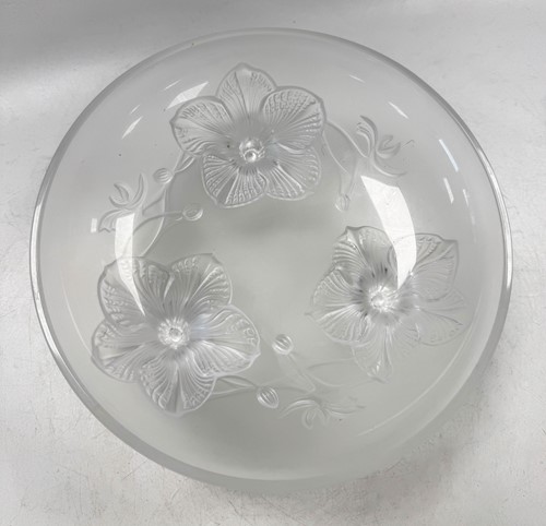 Lot 8 - A small collection of modern Lalique glass