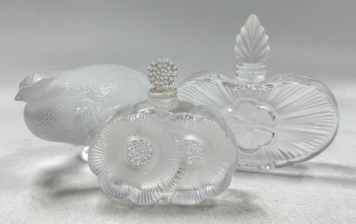 Lot 8 - A small collection of modern Lalique glass