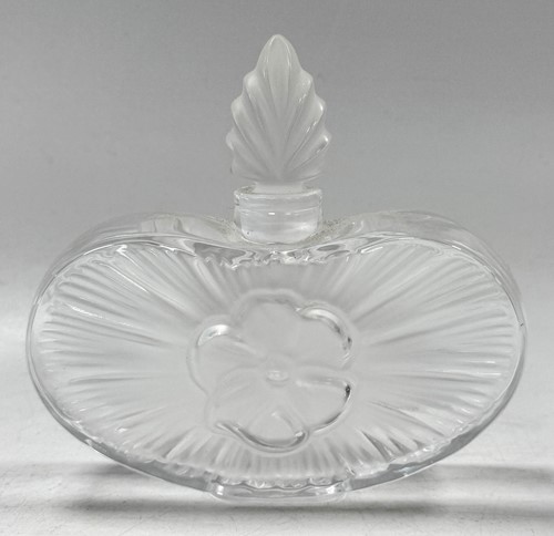 Lot 8 - A small collection of modern Lalique glass