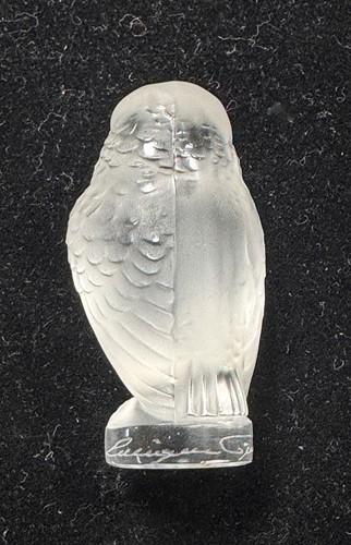Lot 9 - Cygne, a pair of modern Lalique frosted glass paperweight