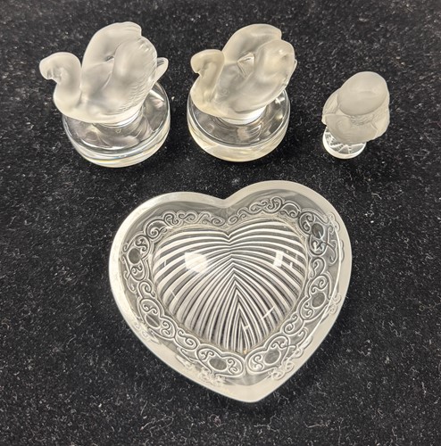 Lot 9 - Cygne, a pair of modern Lalique frosted glass paperweight