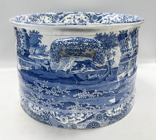 Lot 482 - A large blue and white Spode Italian Pattern two-handled foot bath, circa 1820