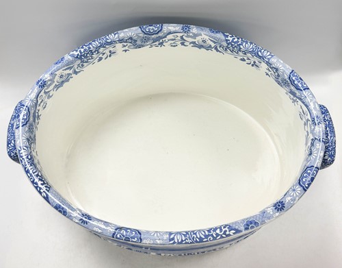 Lot 482 - A large blue and white Spode Italian Pattern two-handled foot bath, circa 1820