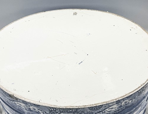 Lot 482 - A large blue and white Spode Italian Pattern two-handled foot bath, circa 1820