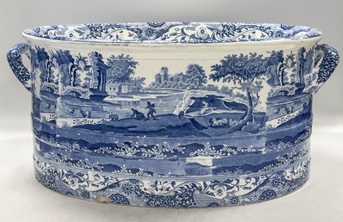 Lot 482 - A large blue and white Spode Italian Pattern two-handled foot bath, circa 1820