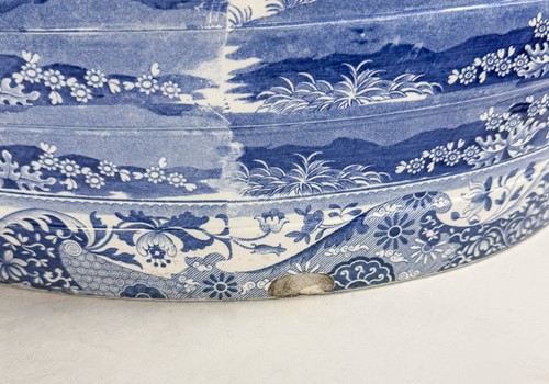 Lot 482 - A large blue and white Spode Italian Pattern two-handled foot bath, circa 1820