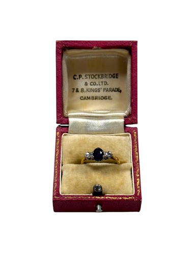 Lot 391 - A sapphire and diamond three stone ring, size...