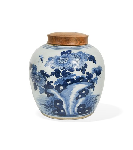 Lot 37 - A Chinese blue and white porcelain ginger jar, Qing Dynasty, 19th century