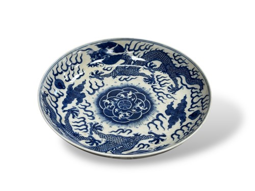 Lot 18 - A Chinese blue and white plate decorated with...