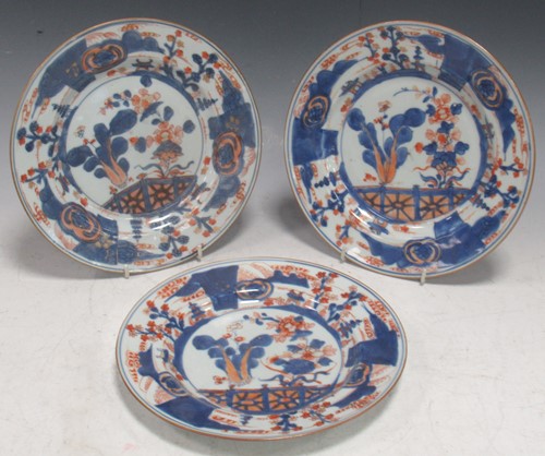 Lot 30 - Three Japanese imari style plates, 22cm diameter