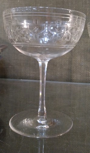 Lot 183 - Set of Art Deco champagne coupes with faceted...
