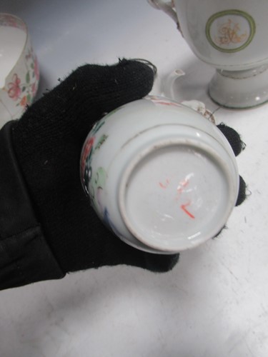 Lot 16 - Large 19th century Chinese export bowl with...