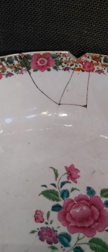 Lot 16 - Large 19th century Chinese export bowl with...