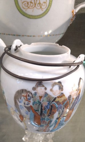 Lot 16 - Large 19th century Chinese export bowl with...