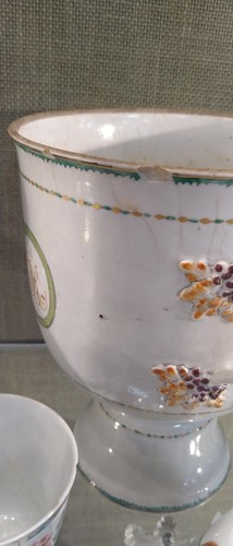 Lot 16 - Large 19th century Chinese export bowl with...