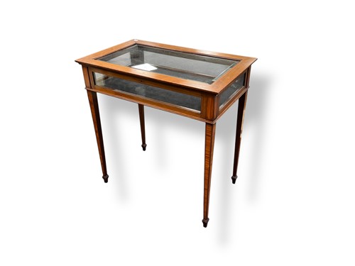 Lot 810 - A 20th century bijouterie table of rectangular...