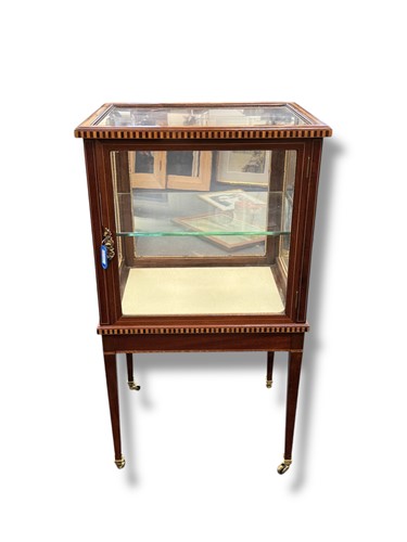 Lot 811 - A mahogany and satinwood bijouterie cabinet,...