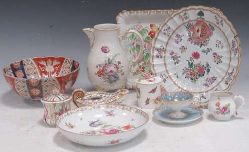 Lot 26 - A group of Continental porcelain, to include a...