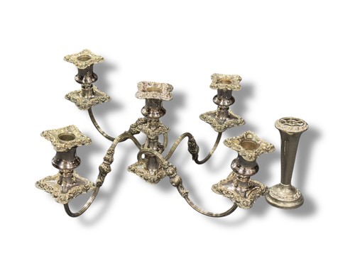 Lot 375 - Metalwares to include a silver plated spill...