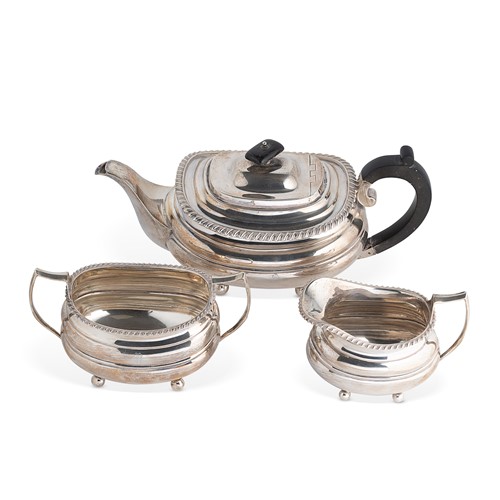 Lot 541 - A George V silver 3-piece tea set