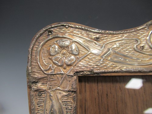 Lot 372 - An Art Nouveau silver picture frame...