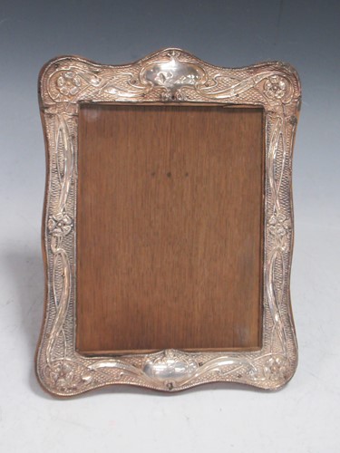 Lot 372 - An Art Nouveau silver picture frame...
