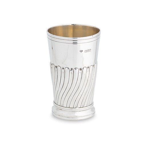 Lot 522 - A George V silver beaker