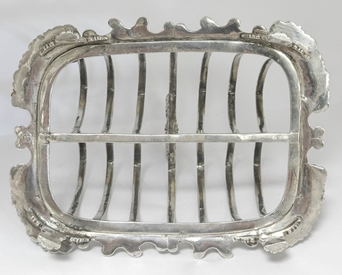 Lot 447 - A George III silver 7 bar toast rack