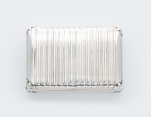 Lot 294 - A George III silver snuff box, mark of Samuel Pemberton