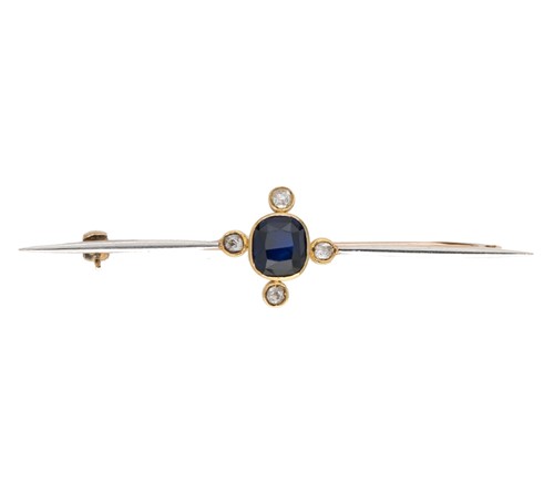Lot 177 - An early 20th century sapphire and diamond bar brooch