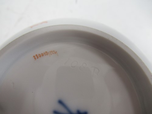 Lot 8 - Two 20th century Meissen Ming Dragon pattern...