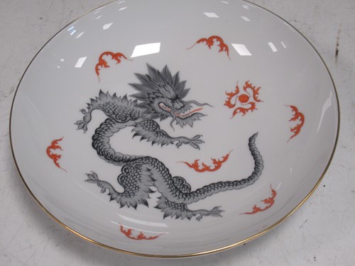 Lot 8 - Two 20th century Meissen Ming Dragon pattern...