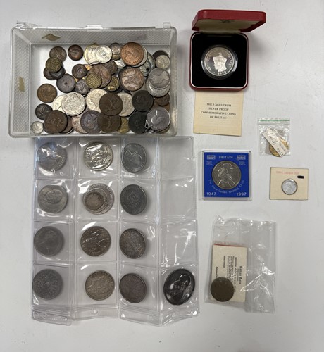 Lot 263 - A quantity of world coins including British...