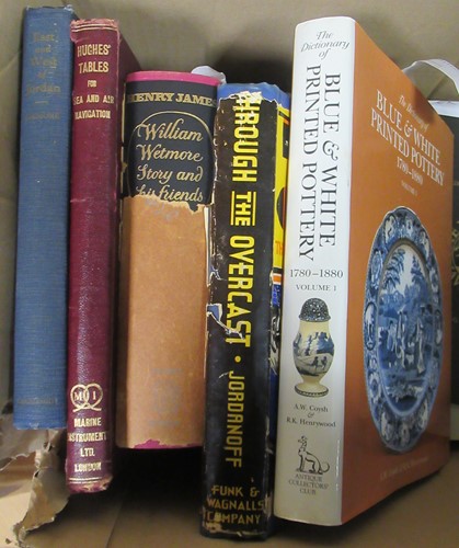 Lot 318 - Large quantity of books to include literature...