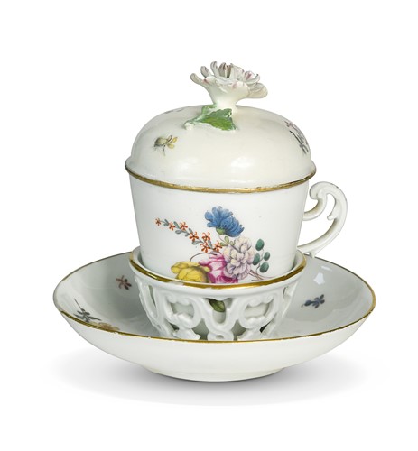 Lot 706 - A Meissen trembleuse cup with cover and stand, circa 1740