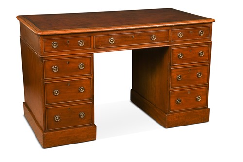Lot 582 - An Edwardian mahogany pedestal desk