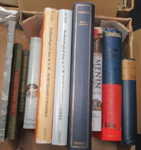 Lot 209A - A large quantity of books, relating to art,...