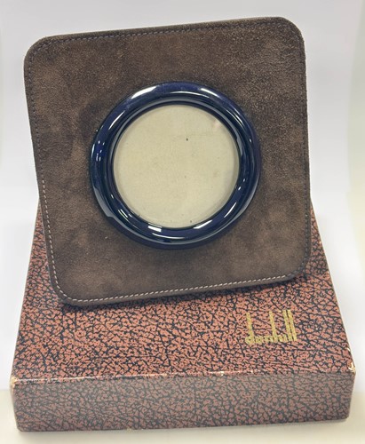 Lot 119 - A Dunhill easel-back picture frame